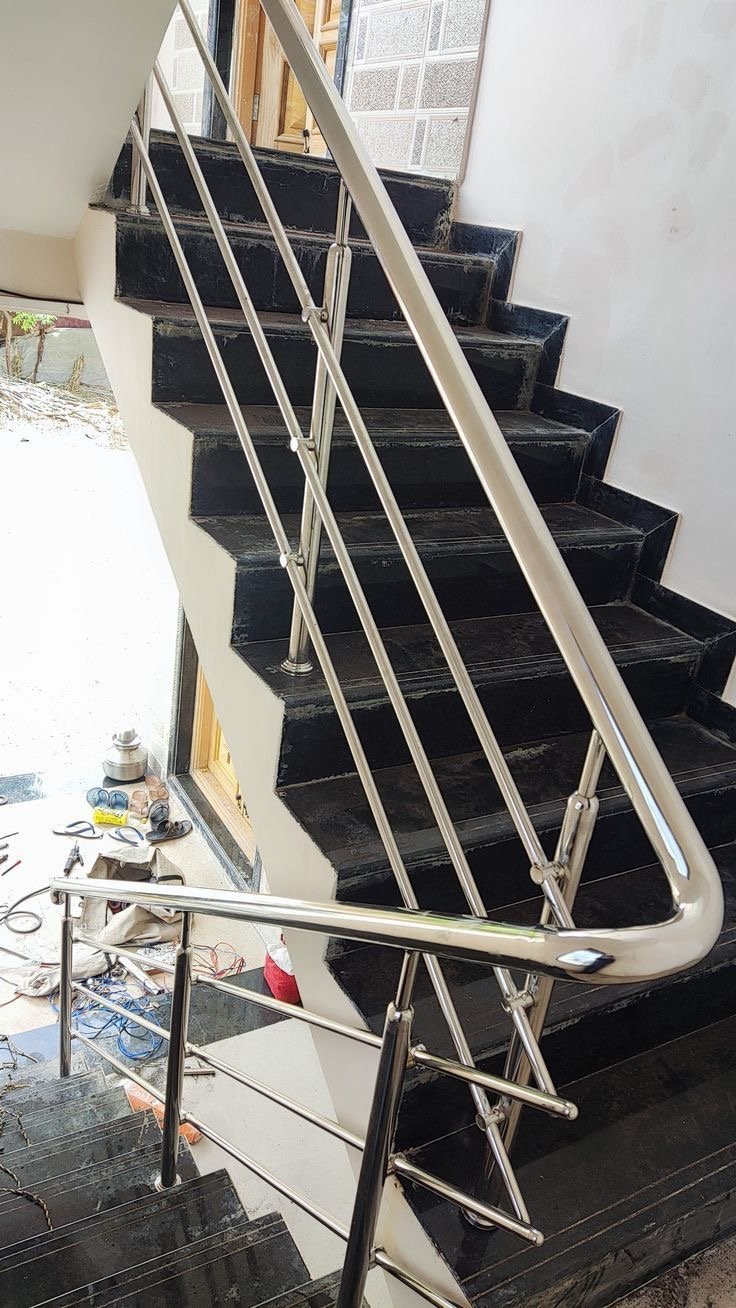 Installation de garde-corps en inox – Entreprise de Construction Sissoko et Fils